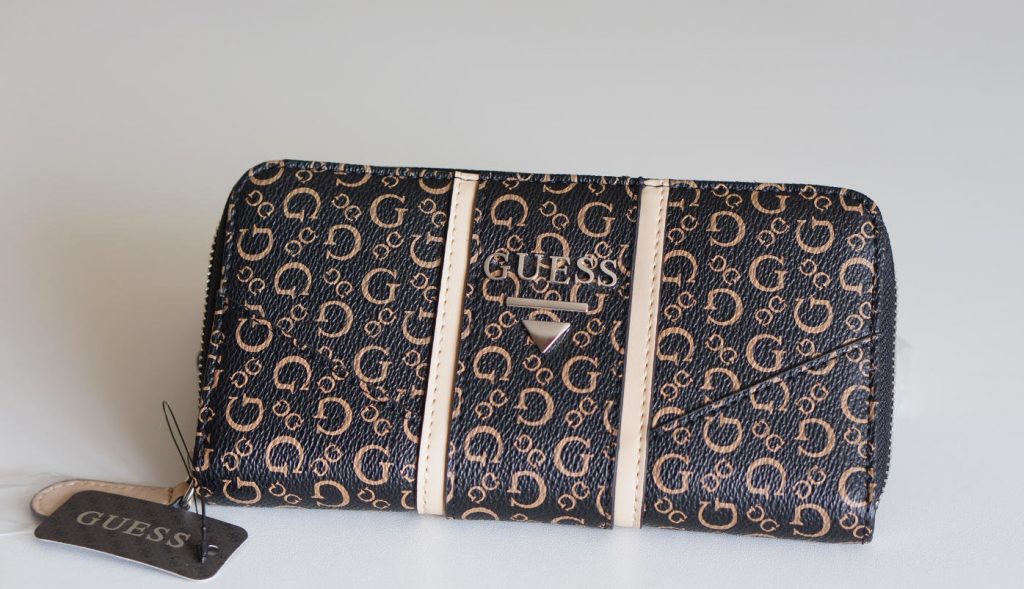 Модель портмоне фирмы GUESS