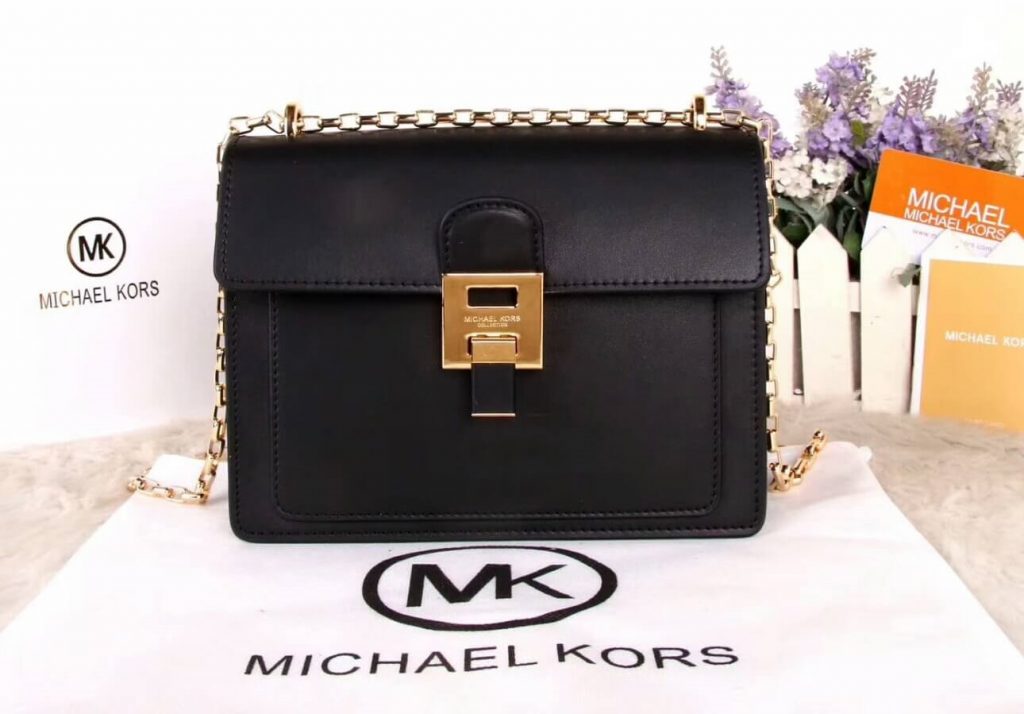 Модель от Michael Kors